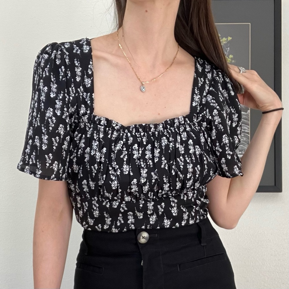 FRANCESCA’S COLLECTION • floral peplum top